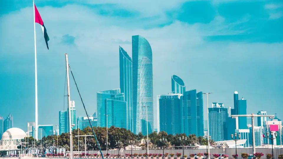 Capture of the striking Abu Dhabi skyline featuring impressive modern skyscrapers and a vibrant cityscape.