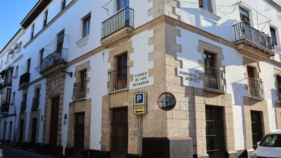 Elegant corner building in El Puerto de Santa María, highlighting classic Andalusian architecture.